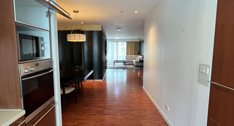 For rent 2 bedrooms condo in Watthana, Bangkok