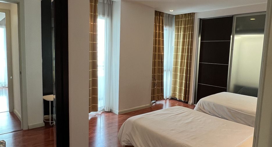 For rent 2 bedrooms condo in Watthana, Bangkok