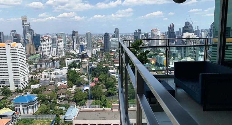 For rent 4 bedrooms condo in Khlong Toei, Bangkok