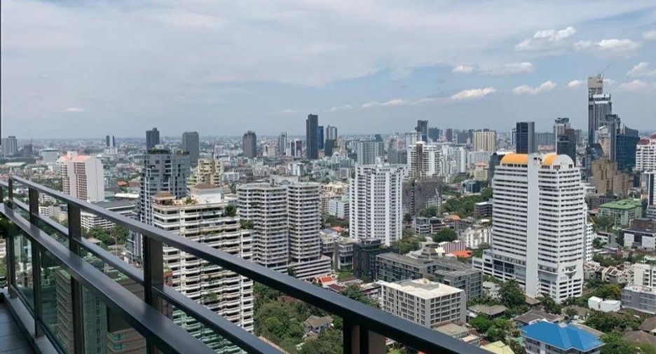 For rent 4 bedrooms condo in Khlong Toei, Bangkok
