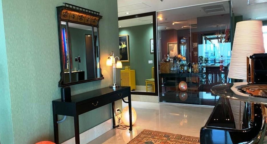 For rent 4 bedrooms condo in Khlong Toei, Bangkok