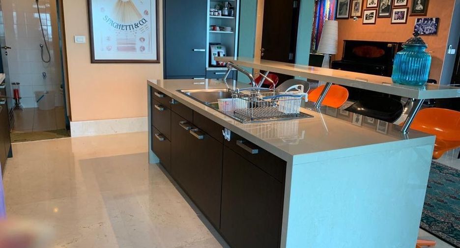 For rent 4 bedrooms condo in Khlong Toei, Bangkok