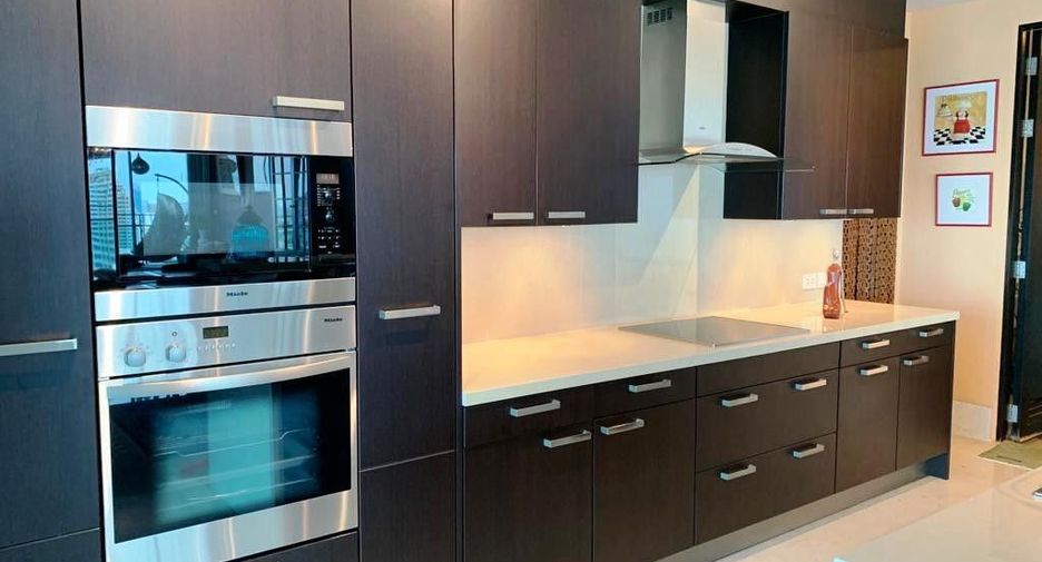 For rent 4 bedrooms condo in Khlong Toei, Bangkok