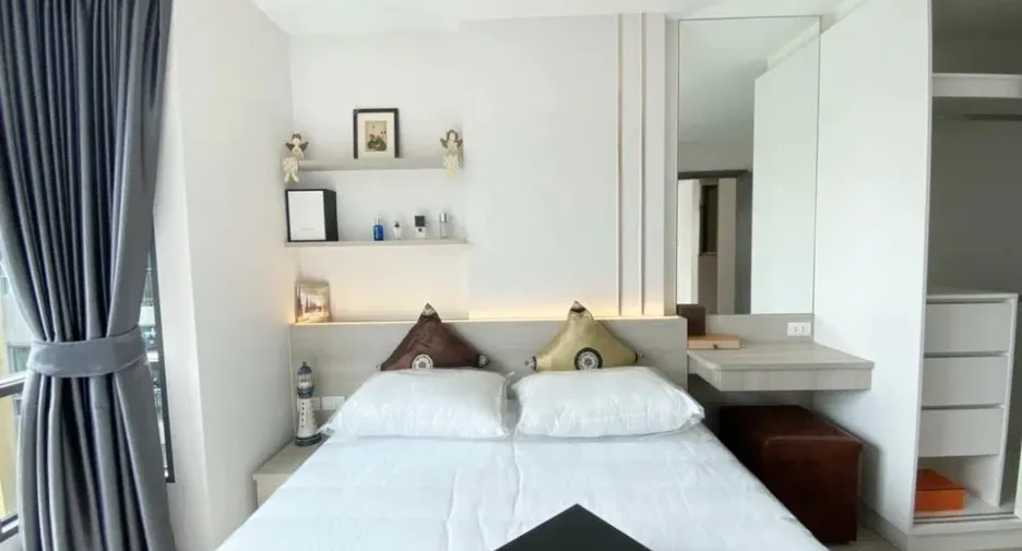 For rent 2 bedrooms condo in Phaya Thai, Bangkok