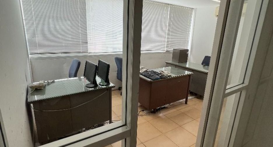 For rent retail Space in Khlong San, Bangkok