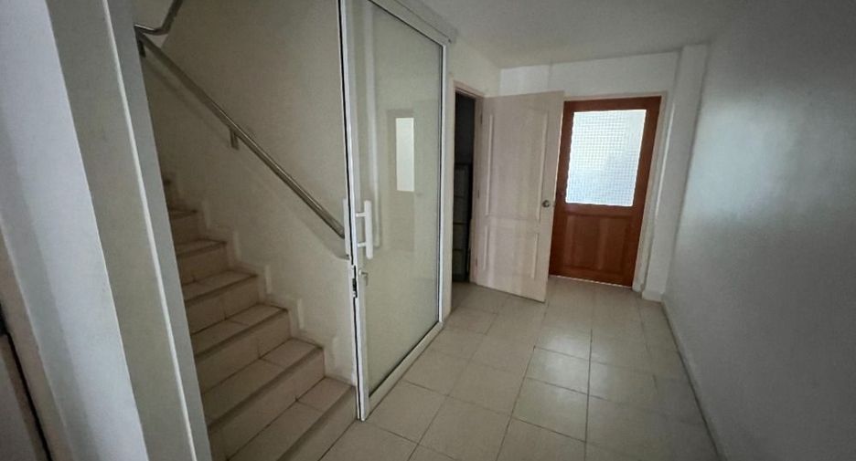 For rent retail Space in Khlong San, Bangkok