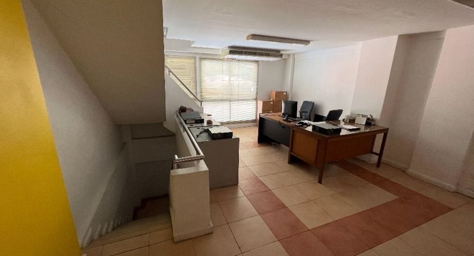For rent retail Space in Khlong San, Bangkok