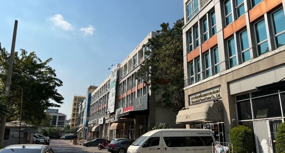 For rent retail Space in Khlong San, Bangkok