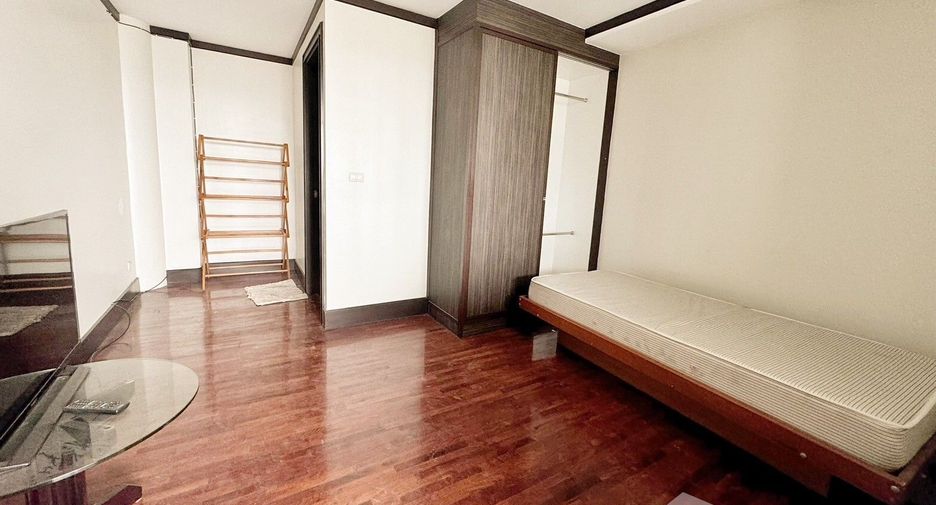 For rent 4 ベッドルーム condo in Watthana, Bangkok