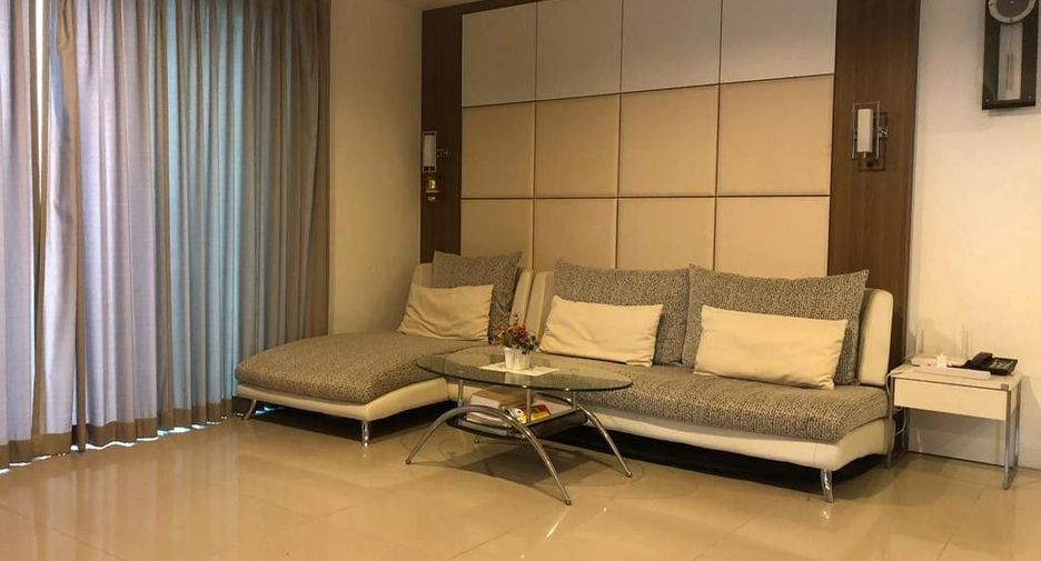 For rent 2 bedrooms condo in Phaya Thai, Bangkok