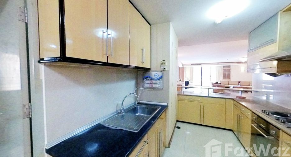 For rent 3 bedrooms condo in Khlong Toei, Bangkok