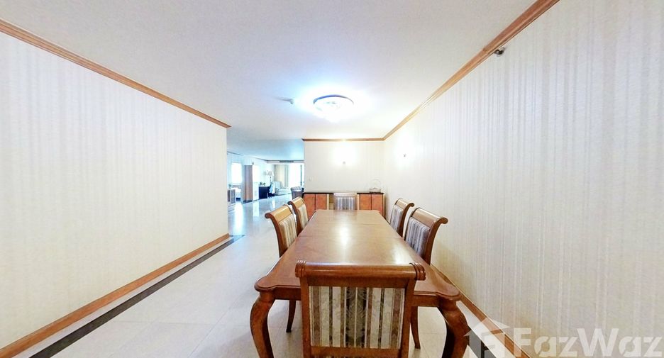 For rent 3 bedrooms condo in Khlong Toei, Bangkok