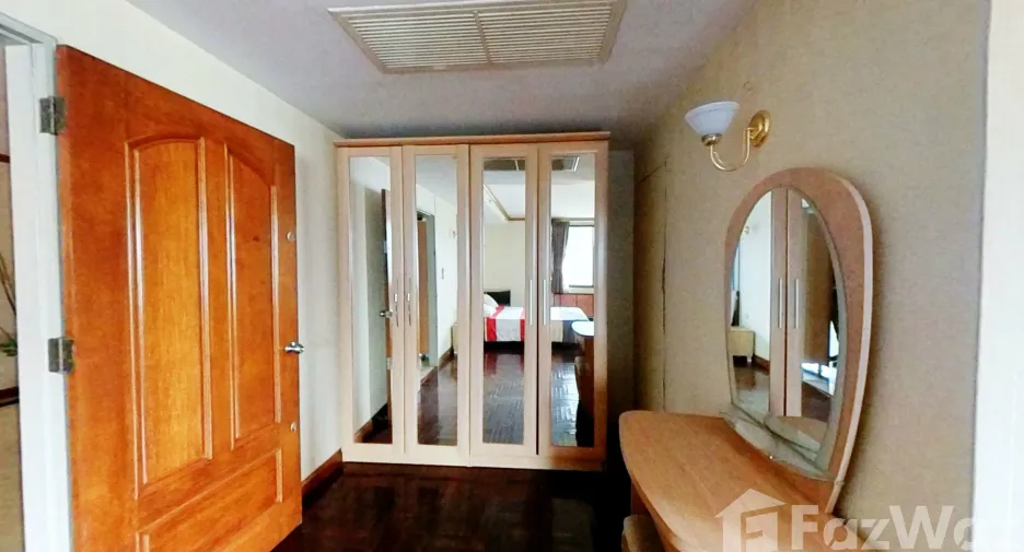 For rent 3 bedrooms condo in Khlong Toei, Bangkok