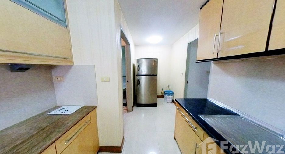 For rent 3 bedrooms condo in Khlong Toei, Bangkok