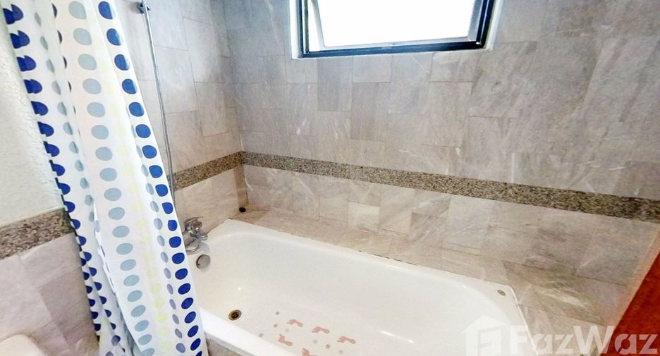 For rent 3 bedrooms condo in Khlong Toei, Bangkok