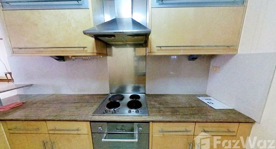 For rent 3 bedrooms condo in Khlong Toei, Bangkok