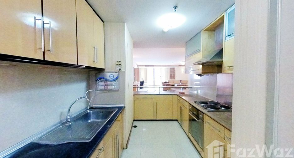 For rent 3 bedrooms condo in Khlong Toei, Bangkok
