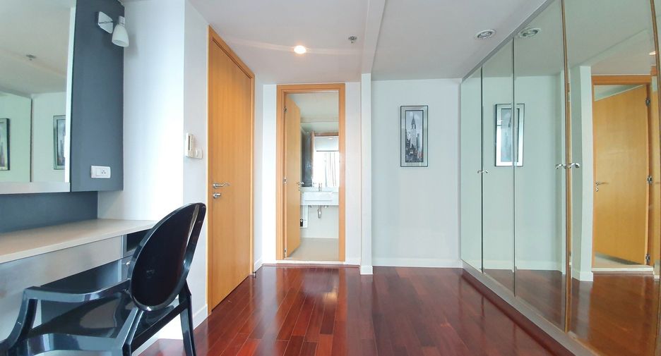 Condo en alquiler de 4 habitaciones en Watthana, Bangkok