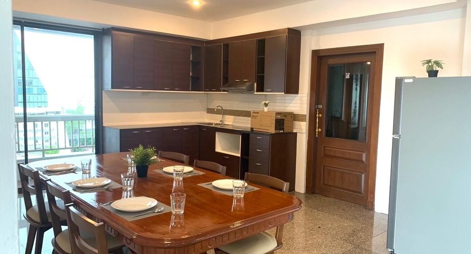 For rent 3 bedrooms condo in Watthana, Bangkok
