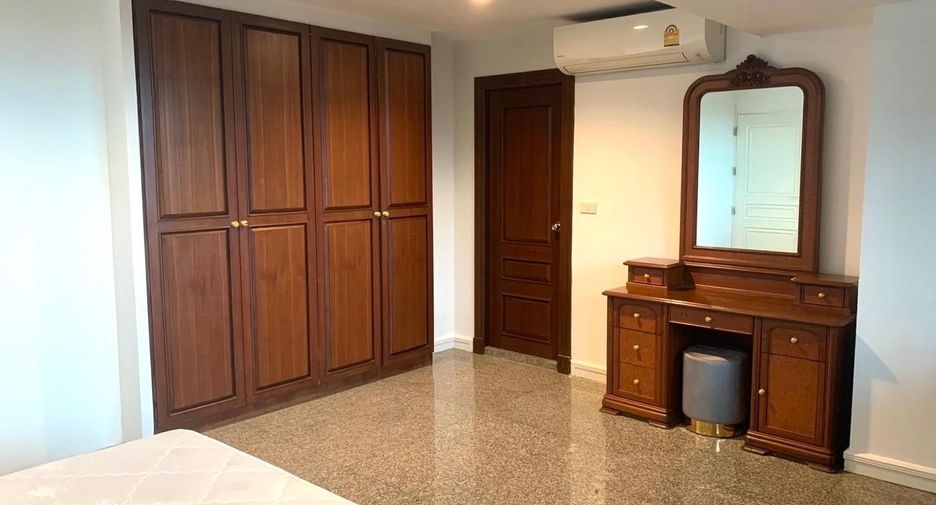 For rent 3 bedrooms condo in Watthana, Bangkok