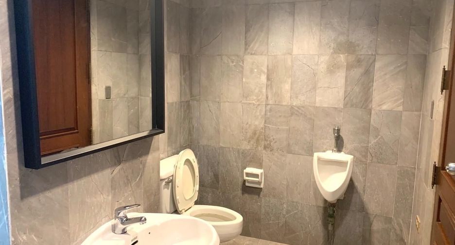 For rent 3 bedrooms condo in Watthana, Bangkok