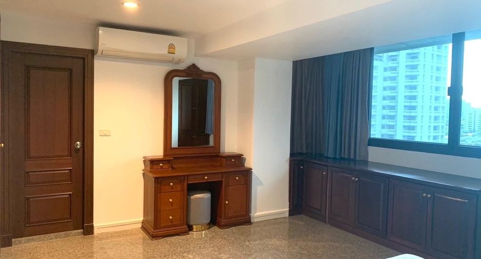 For rent 3 bedrooms condo in Watthana, Bangkok
