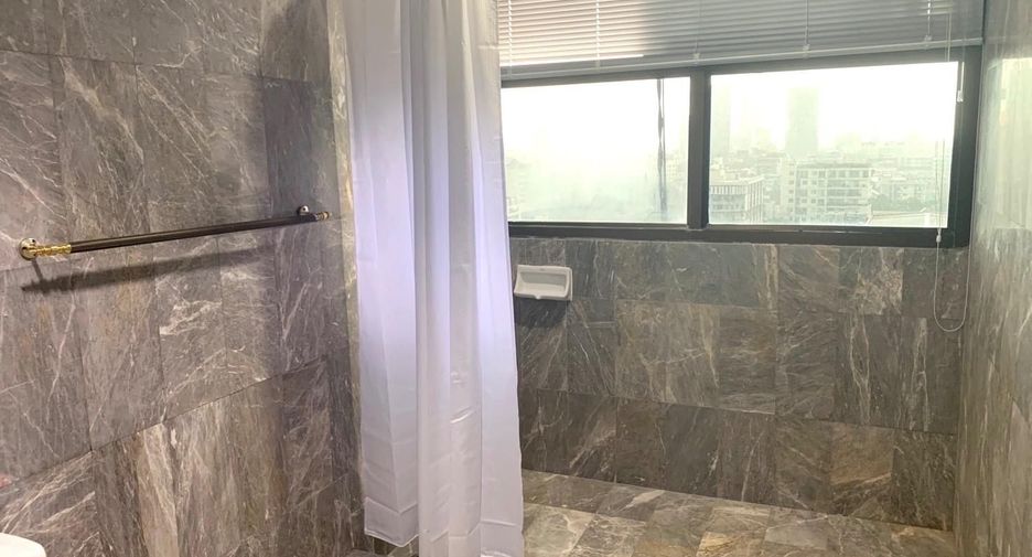 For rent 3 bedrooms condo in Watthana, Bangkok