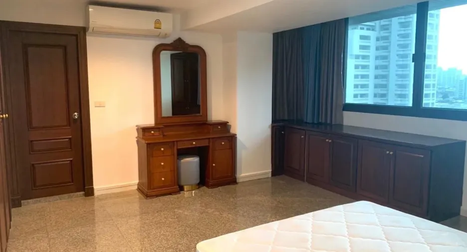 For rent 3 bedrooms condo in Watthana, Bangkok