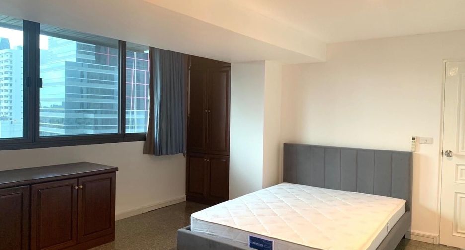 For rent 3 bedrooms condo in Watthana, Bangkok