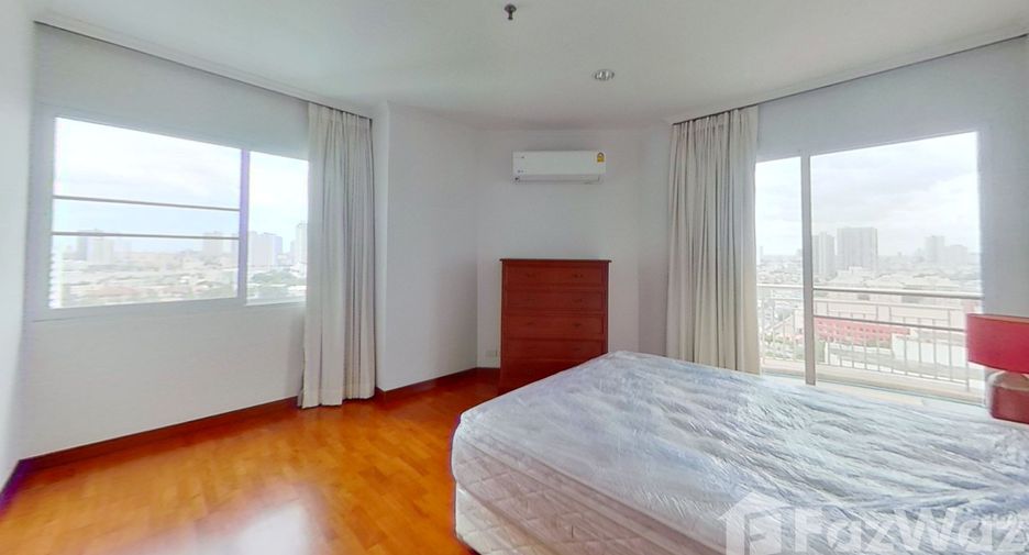 For rent 3 bedrooms condo in Sathon, Bangkok