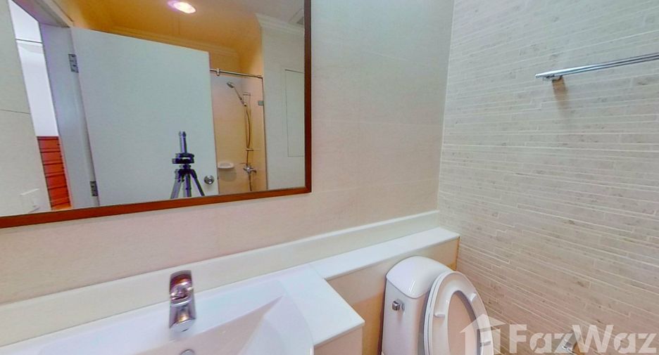 For rent 3 bedrooms condo in Sathon, Bangkok