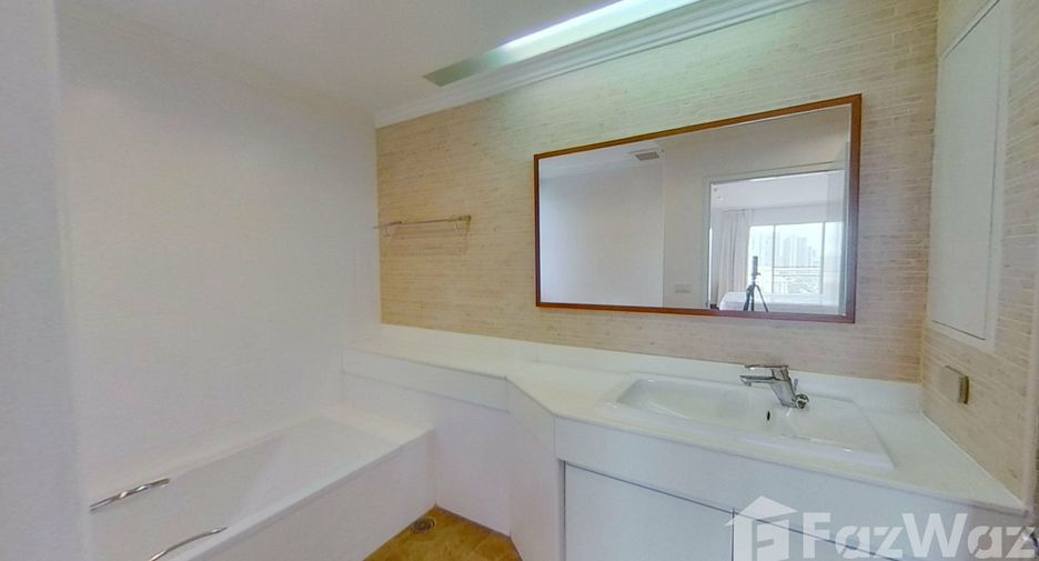 For rent 3 bedrooms condo in Sathon, Bangkok