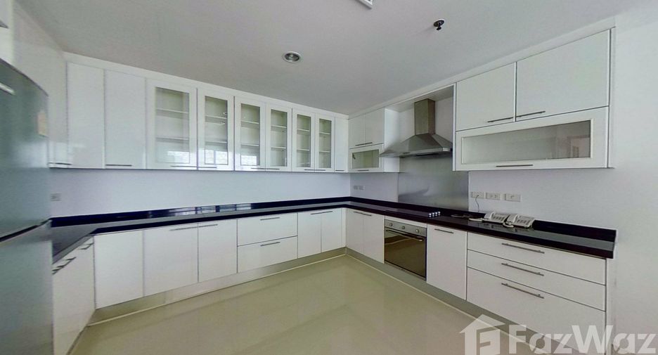 For rent 3 bedrooms condo in Sathon, Bangkok