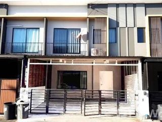 For rent 3 bedrooms townhouse in Suan Luang, Bangkok