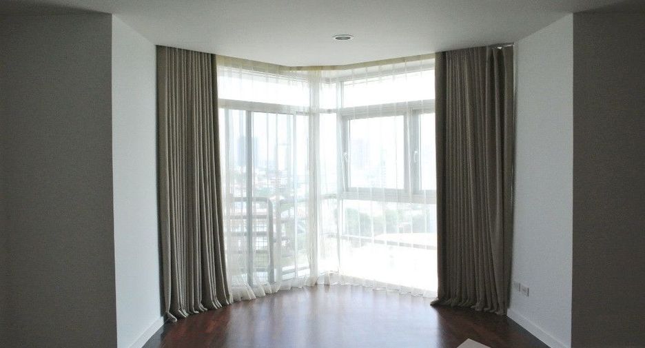 For rent 4 bedrooms condo in Watthana, Bangkok