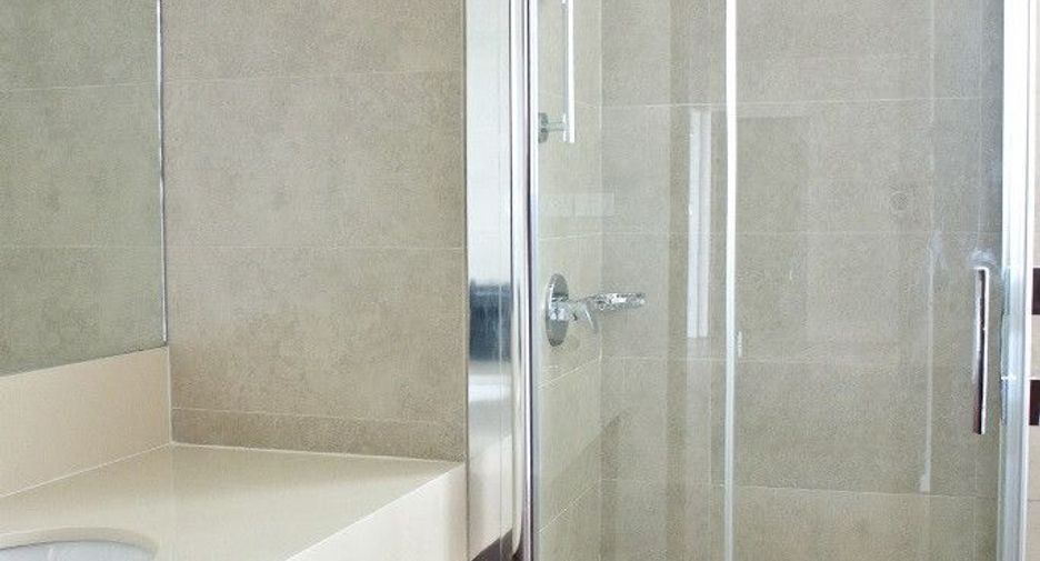 For rent 4 bedrooms condo in Watthana, Bangkok