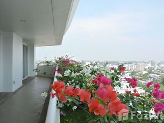 For rent 4 bedrooms condo in Watthana, Bangkok
