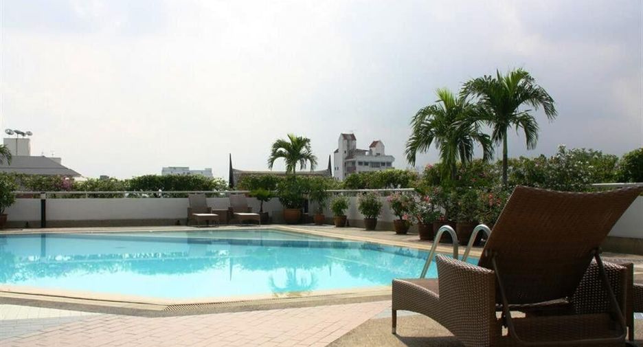 For rent 4 bedrooms condo in Watthana, Bangkok