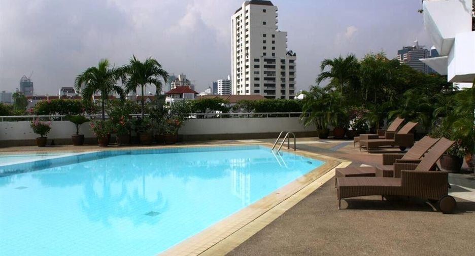 For rent 4 bedrooms condo in Watthana, Bangkok