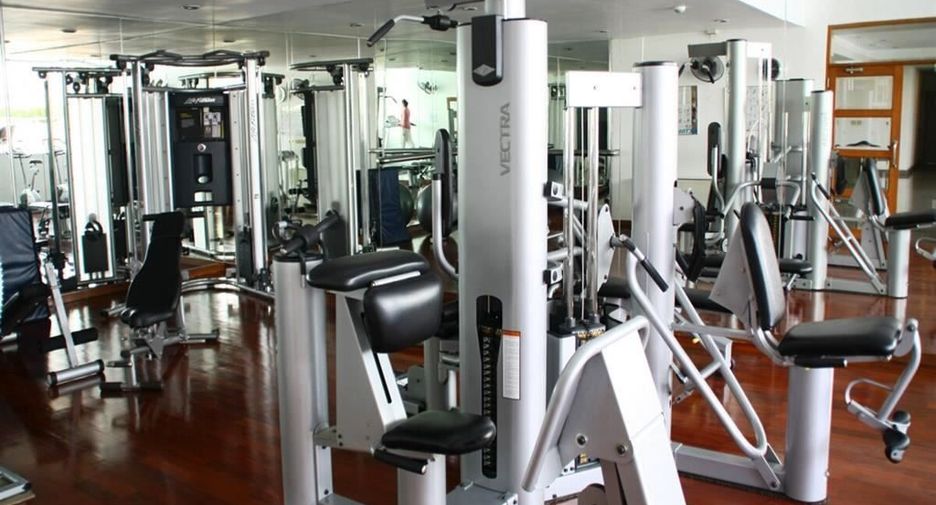 For rent 4 bedrooms condo in Watthana, Bangkok
