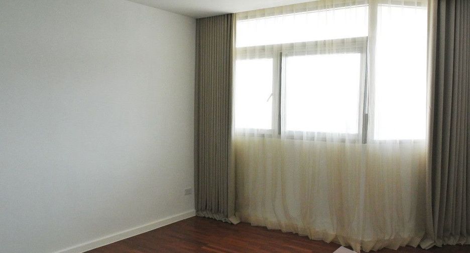 For rent 4 bedrooms condo in Watthana, Bangkok