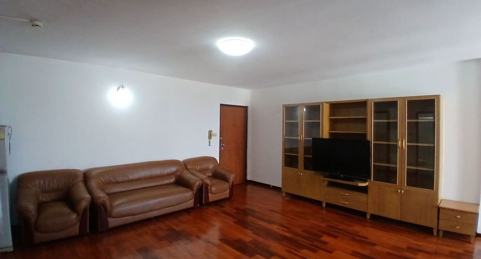 Wohnung zur Miete mit 2 Zimmer in Yan Nawa, Bangkok