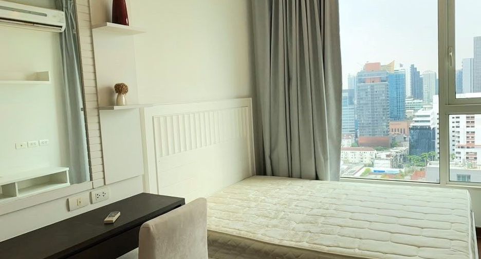 For rent 4 bedrooms condo in Watthana, Bangkok