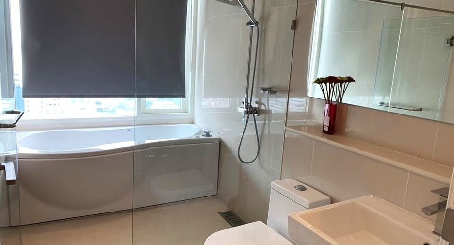For rent 4 bedrooms condo in Watthana, Bangkok