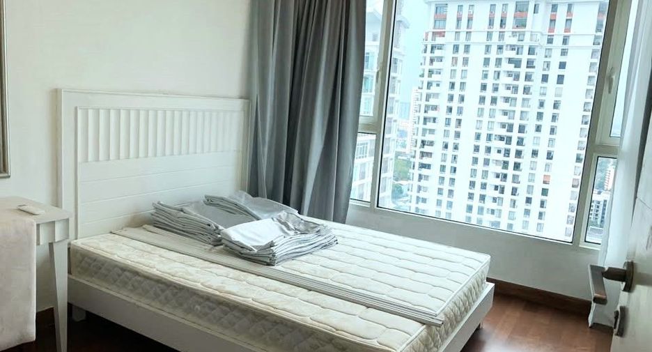 For rent 4 bedrooms condo in Watthana, Bangkok