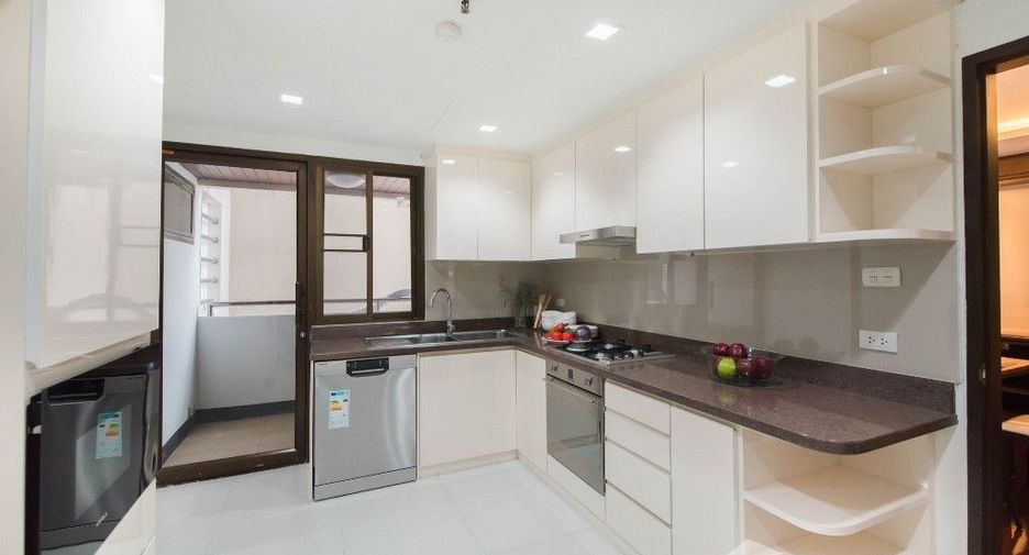 For rent 3 bedrooms condo in Khlong Toei, Bangkok