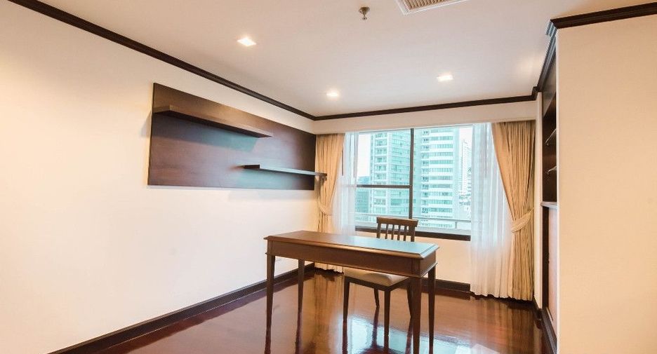 For rent 3 bedrooms condo in Khlong Toei, Bangkok