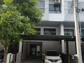 Haus zur Miete mit 3 Zimmer in Bang Kapi, Bangkok