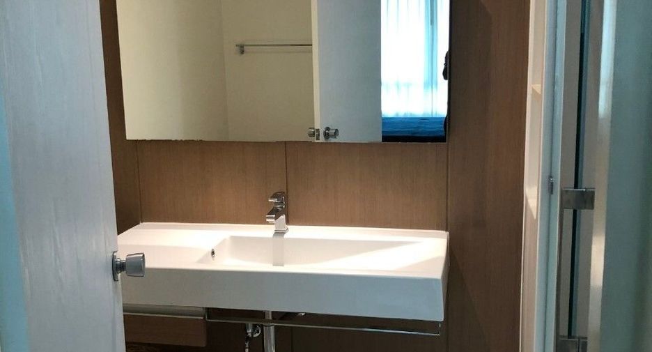 For rent 2 bedrooms condo in Khlong San, Bangkok