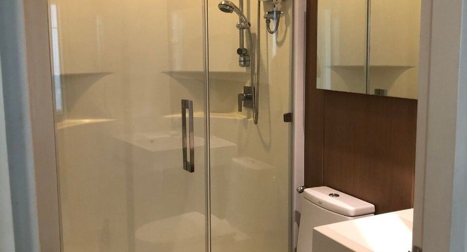 For rent 2 bedrooms condo in Khlong San, Bangkok